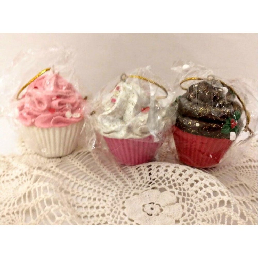 AVON 2011 Sweet Treats Christmas Holiday 3 Cupcake